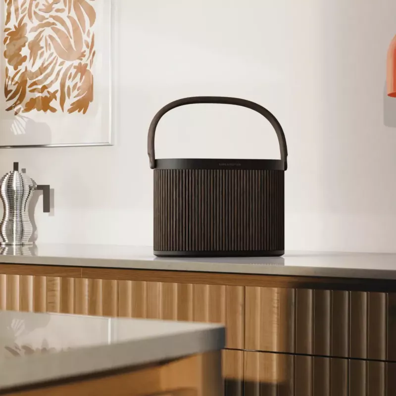 Bang & Olufsen Beosound A5 tragbarer Lautsprecher, Dark Oak (Abdeckung und Griff)