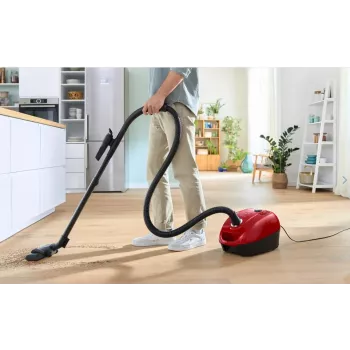 Bodenstaubsauger Bosch Serie 4 BGD38RD1H, 600 W, 4 L Staubbeutel, Trockenreinigung, rot