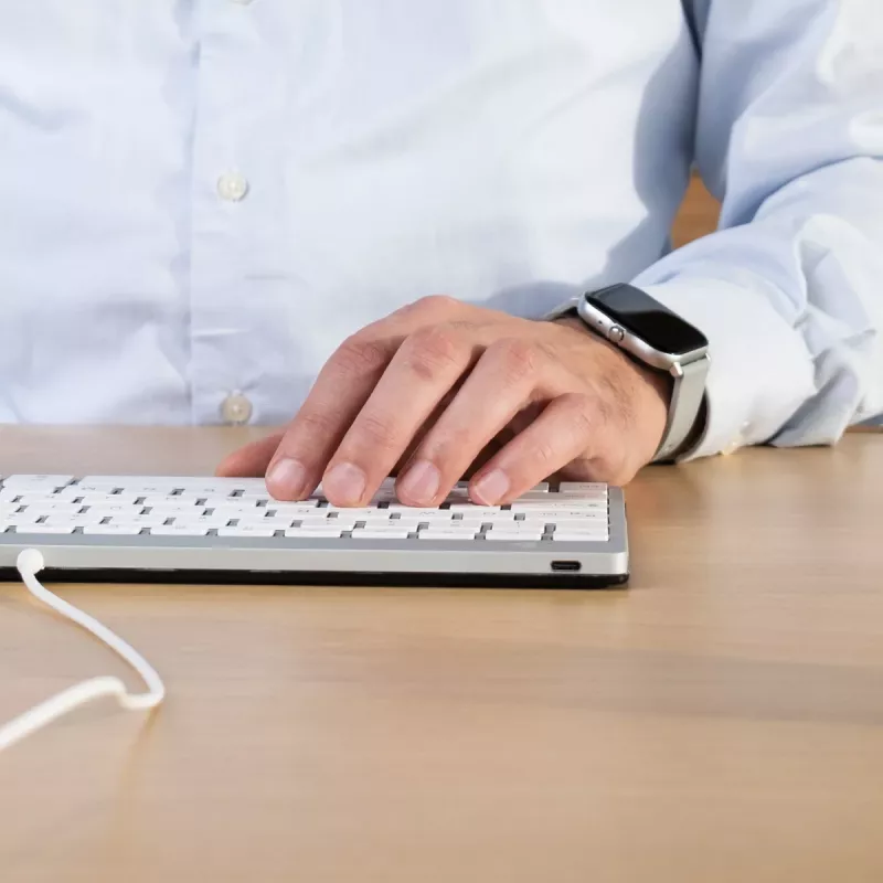 R-Go Tools Ergonomische Tastatur R-Go Compact Break, kompakte Tastatur mit Pausensoftware, QWERTY (US), kabelgebunden, weiß