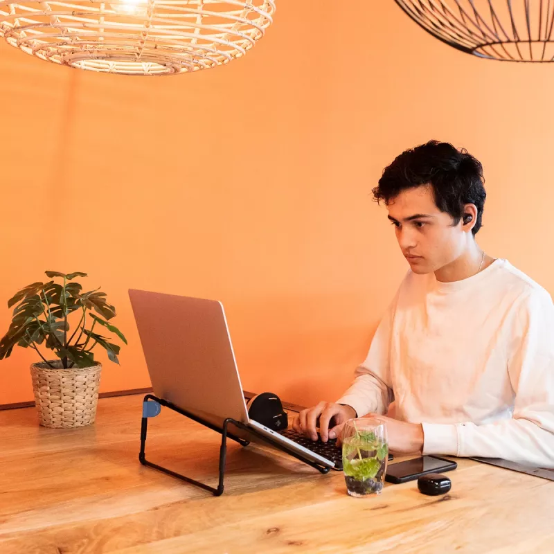 R-Go Tools Laptopständer R-Go Steel Travel, ergonomisch und faltbar, geeignet für 10-22 Zoll Laptops, schwarz
