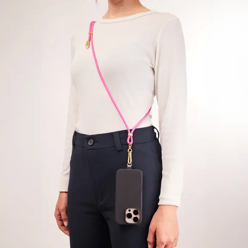 Intenso USB-C Ladekabel-Halsband Handy-Umhängekabel 60 W Schnellladung verstellbare Länge 1,65 m Nylon Neopink