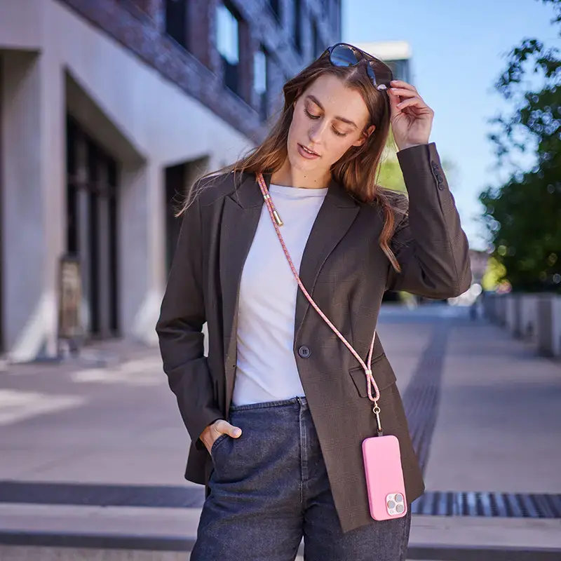 Intenso USB-C Lade-Lanyard Telefon-Halsbandkabel 60 W Schnellladung verstellbare Länge 1,65 m Nylon Mehrfarbig