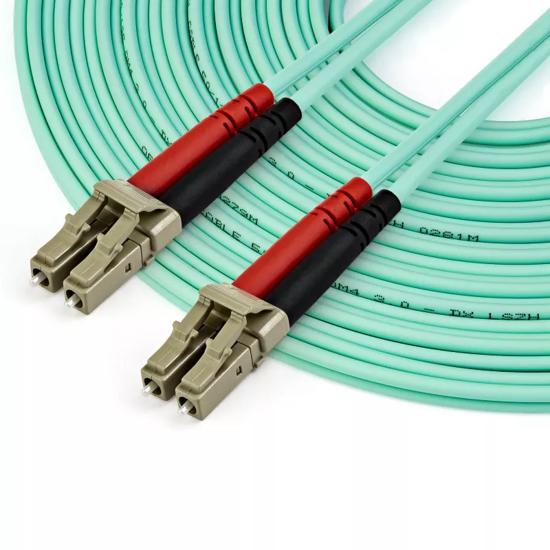 StarTech.com 10m (30ft) LC/UPC zu LC/UPC OM4 Multimode Glasfaserkabel, 50/125µm LOMMF/VCSEL Zipcord Faser, 100G, geringe Einfügedämpfung – LSZH Glasfaser-Jumperkabel