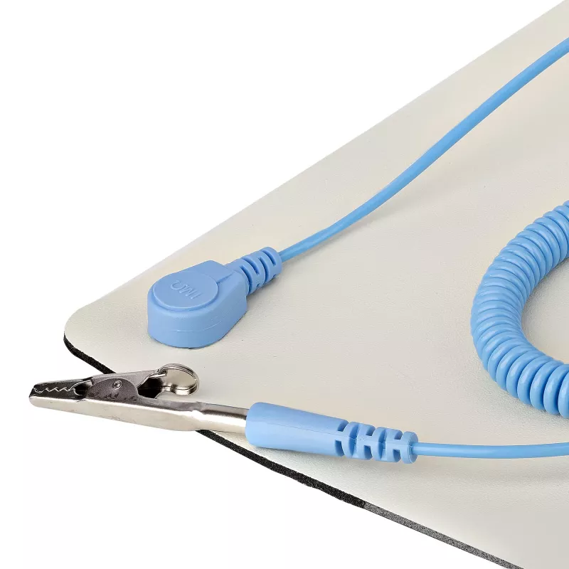 StarTech.com Antistatikmatte, ESD-Matte für Elektronikreparatur, antistatische Tisch-/Schreibtischmatte mit abnehmbarem Erdungskabel, ANSI/ESD S 4.1, flexible thermoplastische Arbeitsunterlage/Matte, 28x46cm (11x18 Zoll)