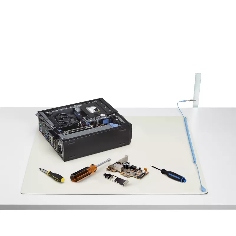 StarTech.com Antistatikmatte, ESD-Matte für Elektronikreparatur, antistatische Tisch-/Schreibtischmatte mit abnehmbarem Erdungskabel, ANSI/ESD S 4.1, flexible thermoplastische Arbeitsunterlage/Matte, 28x46cm (11x18 Zoll)