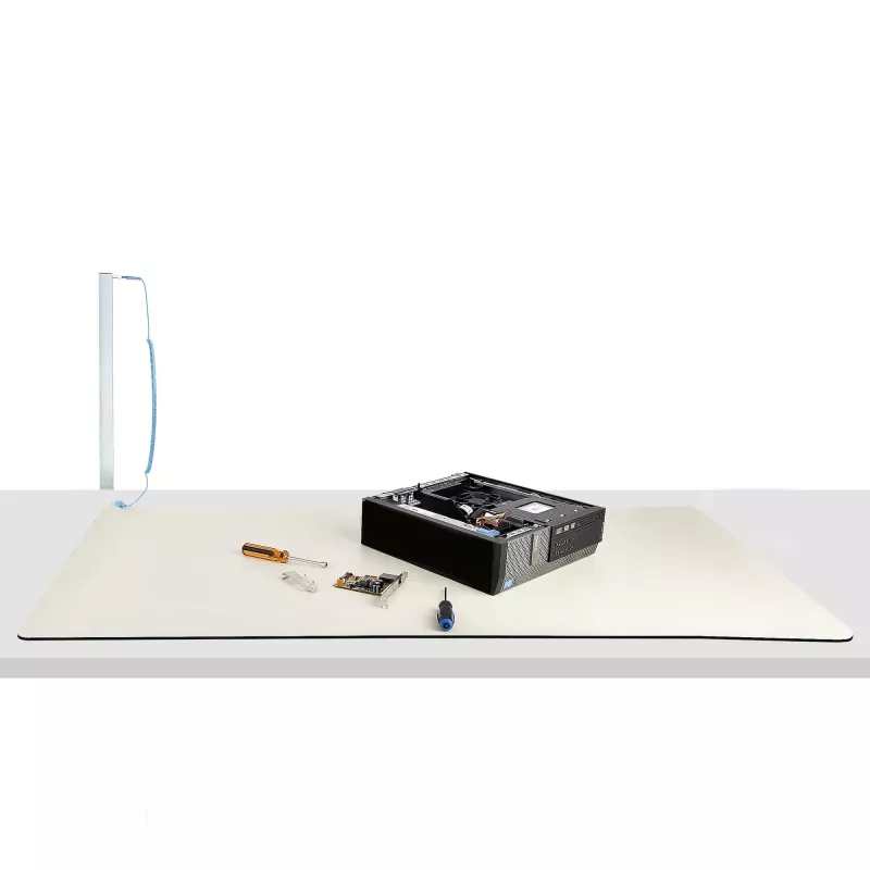 StarTech.com Antistatikmatte, ESD-Matte für Elektronikreparatur, antistatische Tisch-/Schreibtischmatte mit abnehmbarem Erdungskabel, ANSI/ESD S 4.1, flexible thermoplastische Arbeitsunterlage/Matte, 60 x 120 cm