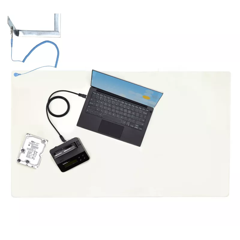 StarTech.com Antistatikmatte, ESD-Matte für Elektronikreparatur, antistatische Tisch-/Schreibtischmatte mit abnehmbarem Erdungskabel, ANSI/ESD S 4.1, flexible thermoplastische Arbeitsunterlage/Matte, 60 x 120 cm