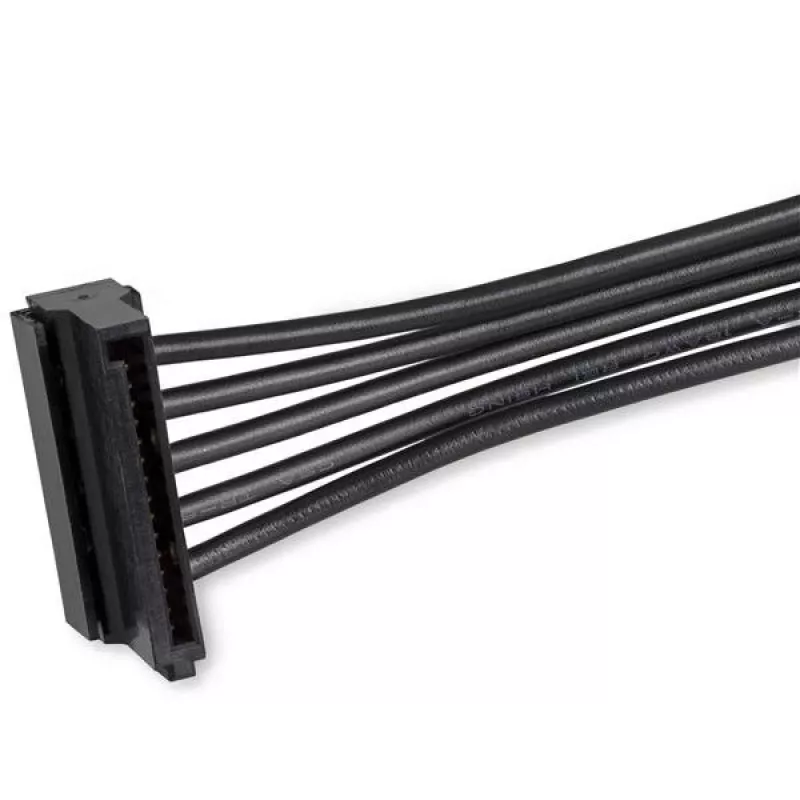 StarTech.com 4x SATA-Stromsplitter-Adapterkabel, SATA 15-polig, 4 x SATA, 0,4 m, Stecker, Buchse, Schwarz