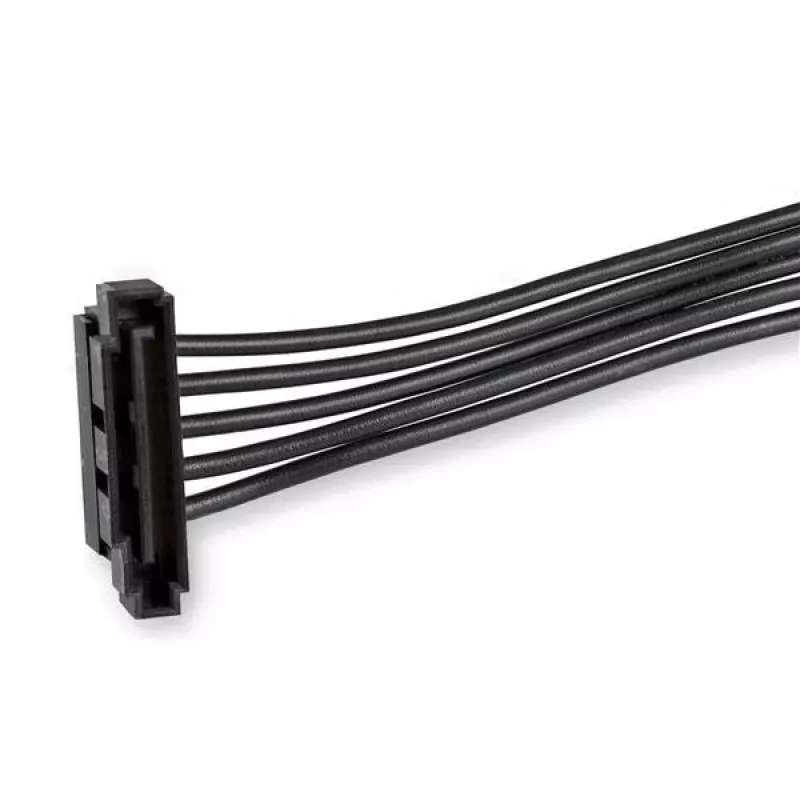 StarTech.com 4x SATA-Stromsplitter-Adapterkabel, SATA 15-polig, 4 x SATA, 0,4 m, Stecker, Buchse, Schwarz