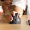 R-Go Tools Vertikale Maus R-Go HE Basic, ergonomische Maus, mittelgroß (Handgröße ≥ 185 mm), rechtshändig, Bluetooth, grau