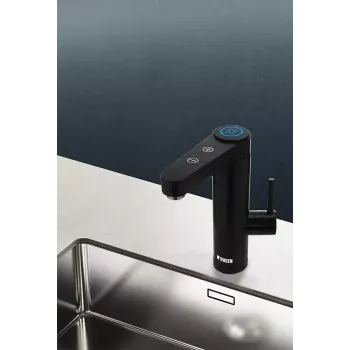 Durchlauferhitzer NOVEEN IWH965 INOX Schwarz 5,5 kW 220V, Edelstahl, Touch-Bedienung, 2,5 l/min