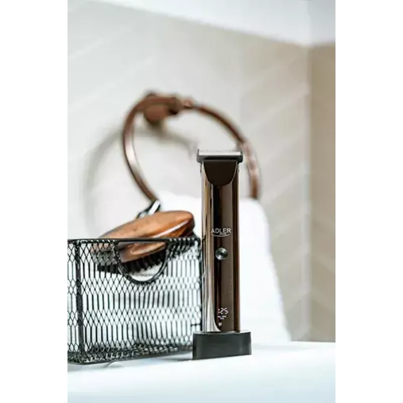 Adler AD 2834 Haarschneidemaschine, 3 mm bis 1,2 cm, 4 Aufsätze, LCD, silber