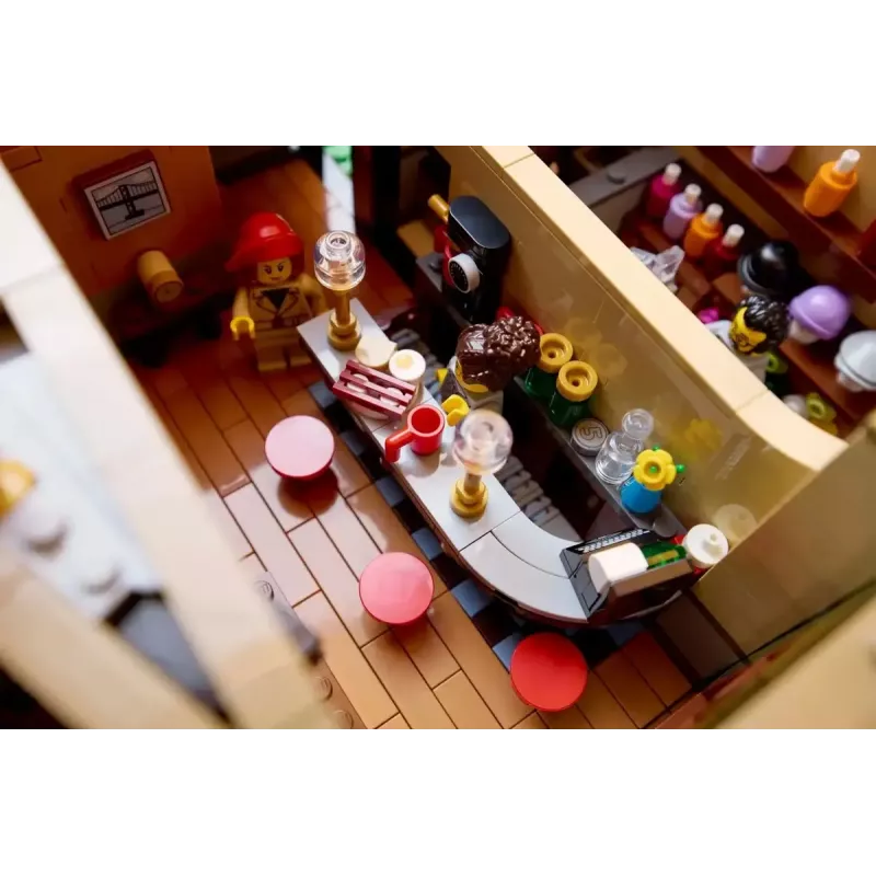 LEGO Icons Bauset 10350 Tudor Corner House — 3.266 Teile, 8 Minifiguren, Alter 18+, 260×250×310 mm