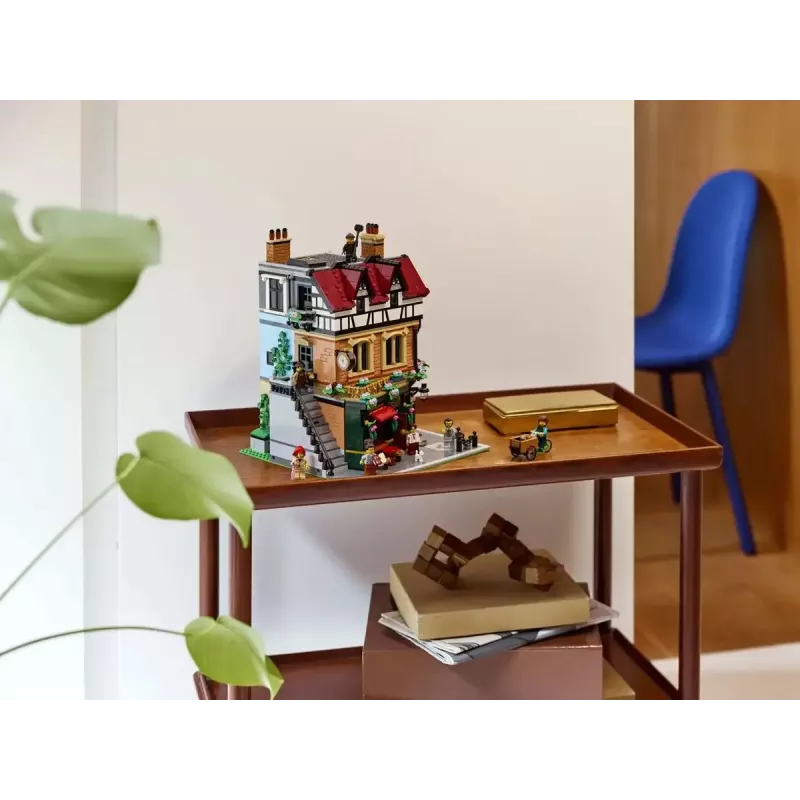 LEGO Icons Bauset 10350 Tudor Corner House — 3.266 Teile, 8 Minifiguren, Alter 18+, 260×250×310 mm