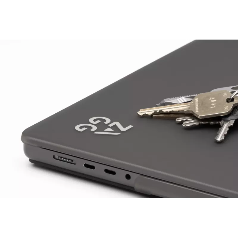 Hardshell-Hülle Zagg für MacBook Air 13 (M3/M2) – Smoke, passgenaue Schutzhülle