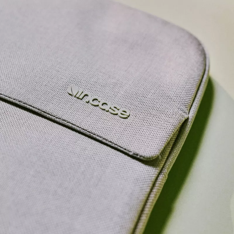 Incase Crosstown Sleeve mit Woolenex für 16-Zoll-Laptop