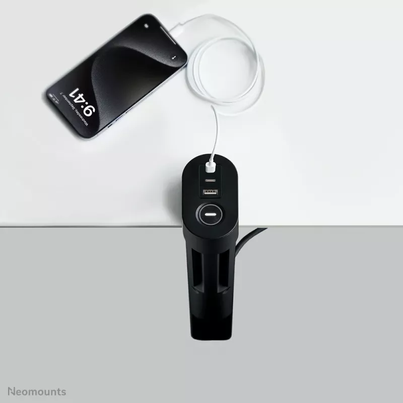 Neomounts DS22-840BL6 Tischsteckdose mit Klemme und USB-C- sowie USB-A-Anschlüssen – Schnellladung