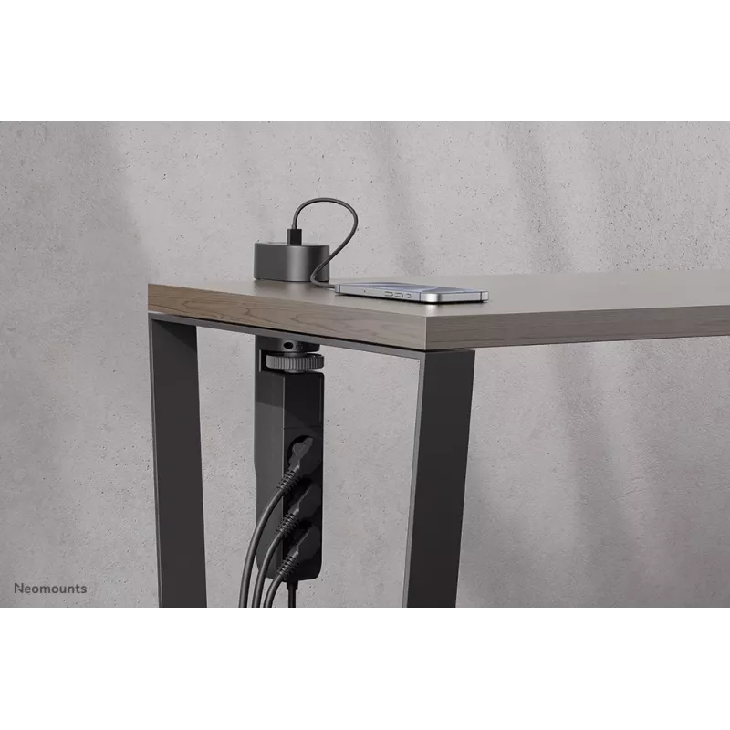 Neomounts DS22-840BL6 Tischsteckdose mit Klemme und USB-C- sowie USB-A-Anschlüssen – Schnellladung