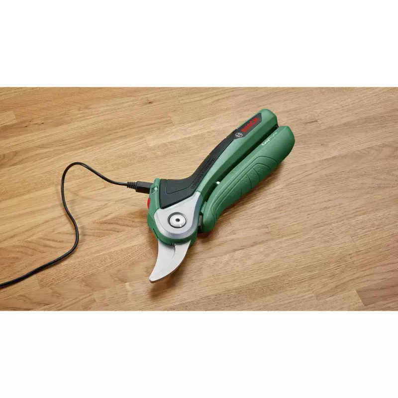 Astschere Bosch EasyPrune Bypass, Edelstahlklinge, 2,5 cm Schnittkapazität, wiederaufladbarer 5,4-Wh-Akku, Sicherheitssperre