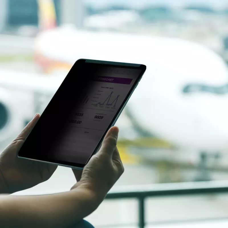StarTech.com 4-Wege-Blickschutzfolie für 11-Zoll iPad Pro, für Hoch-/Querformat, touchfähig, +/- 30° Blickwinkel, blockiert bis zu 51 % Blaulicht, blendfrei