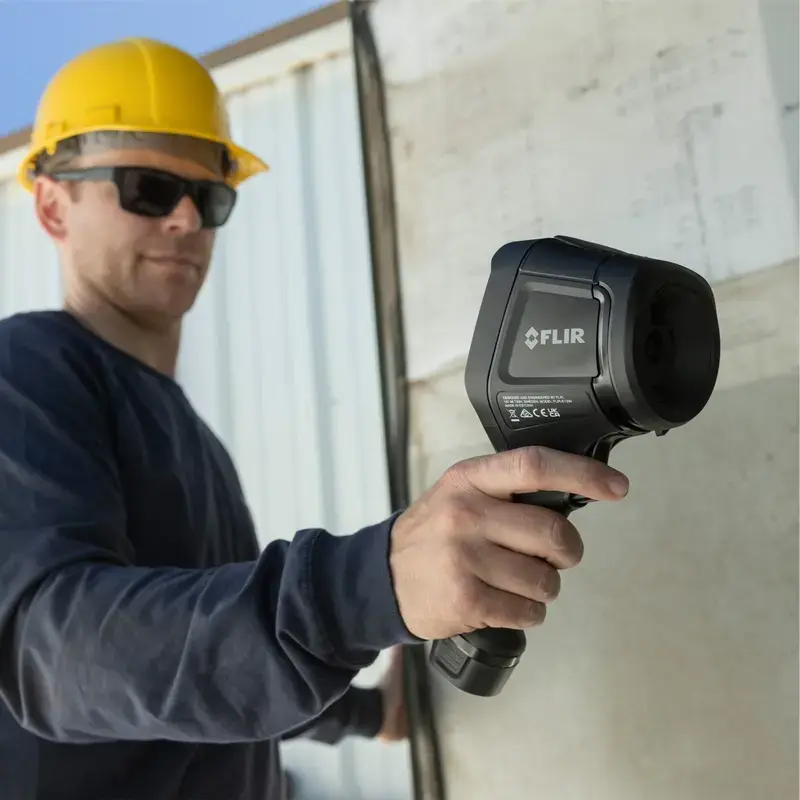 Wärmebildkamera Flir Systems E8-PRO — 320×240 px, NETD 40 mK, IFOV 1,8 mRad, 3,5 Zoll Display, Metallgehäuse, schwarz