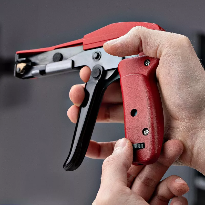 StarTech.com Nylon-Kabelbinderpistole, Kabelbinder-Installations- und Schneidwerkzeug, Kabelbinder-Spann-/Festziehwerkzeug, funktioniert mit Nylon-Kabelbindern 2,4 mm bis 4,8 mm, TAA-konform