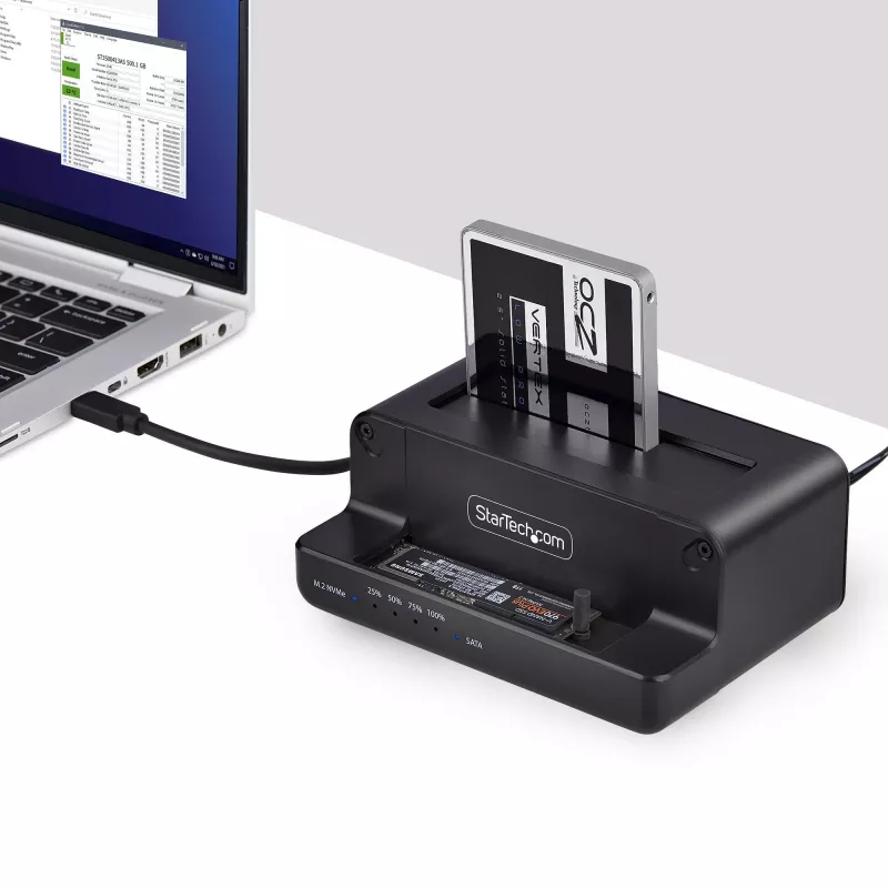 StarTech.com M.2 NVMe auf 2,5/3,5 Zoll SATA-Laufwerksduplizierer, Dual-Bay-Standalone-SSD-Kloner/Laufwerksdock, bidirektional NVMe zu SATA / SATA zu NVMe, bis zu 27 GB/min, TAA