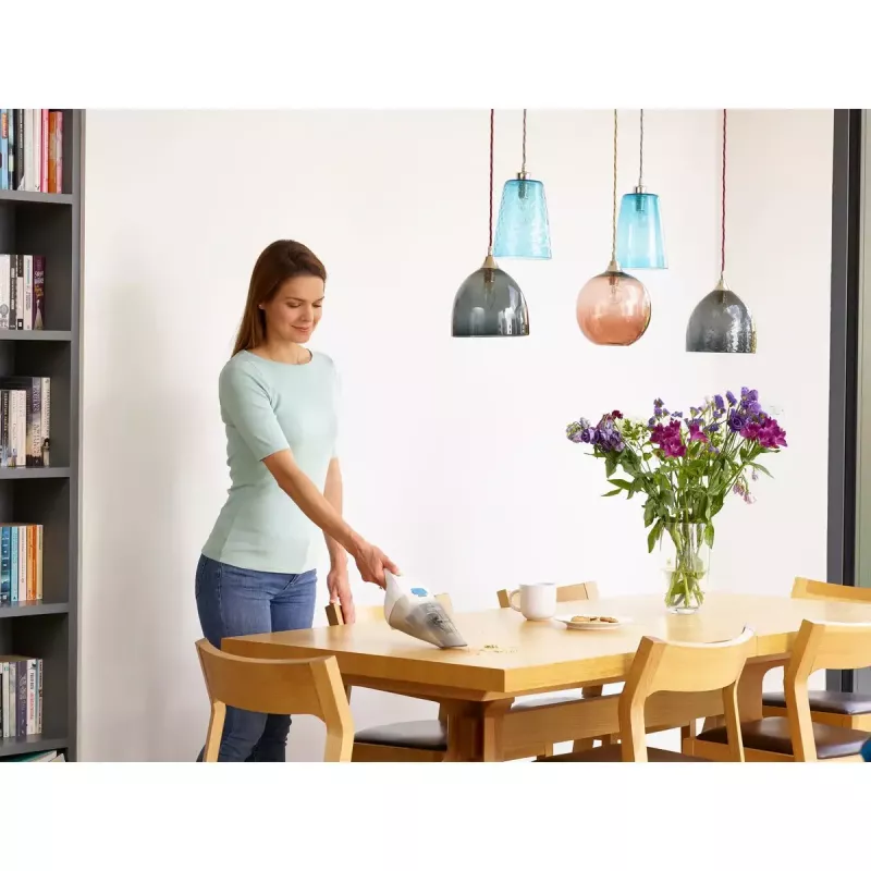 Handstaubsauger Schwarz & Decker NVC115JL-QW, beutellos, 0,325 L, 3,6 V Li-Ion 1,5 Ah, 9 Min. Laufzeit, 529 g