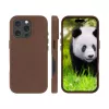 Die dbramante1928 Roskilde Hülle für iPhone 16 Pro in Dark Tan vereint zeitlose Eleganz mit moderner Funktionalität