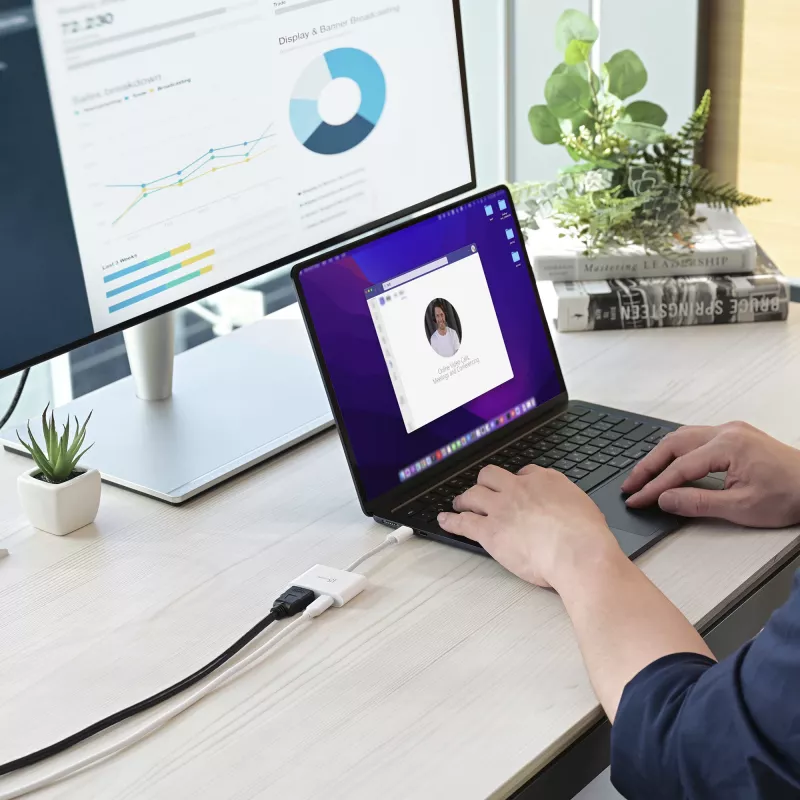 j5create JCA152 USB-C® auf 4K HDMI™ Adapter mit Power Delivery, Schwarz