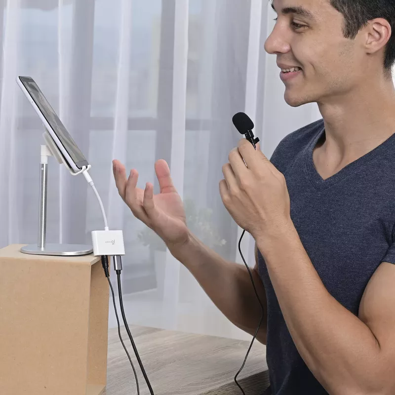 j5create JCA122 USB-C® auf 3,5-mm-Audio-Adapter mit Power Delivery, Schwarz