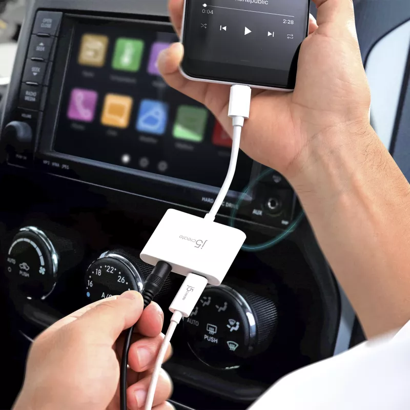 j5create JCA122 USB-C® auf 3,5-mm-Audio-Adapter mit Power Delivery, Schwarz