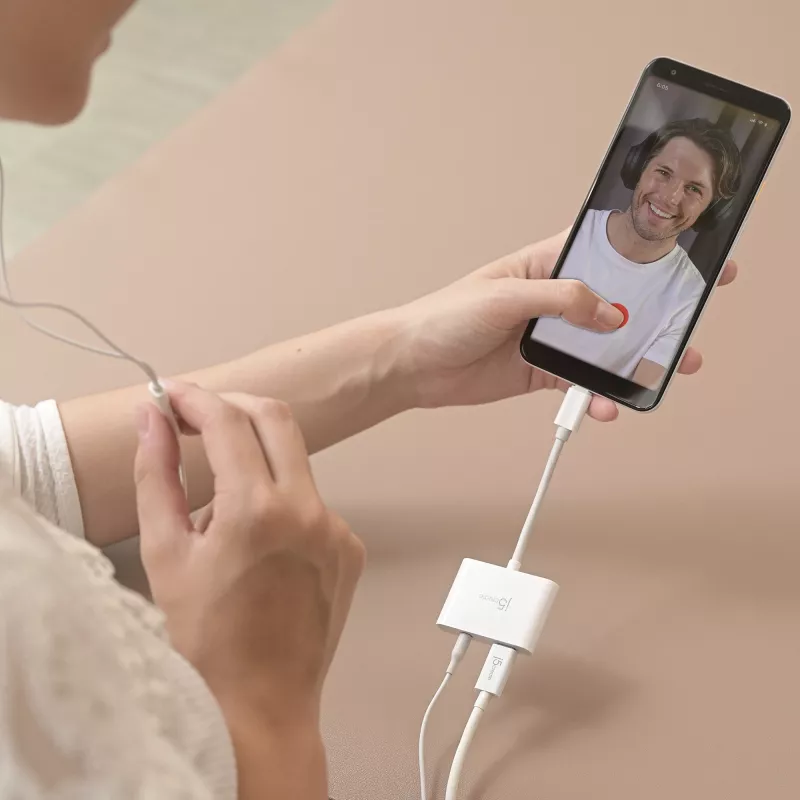 j5create JCA122 USB-C® auf 3,5-mm-Audio-Adapter mit Power Delivery, Schwarz