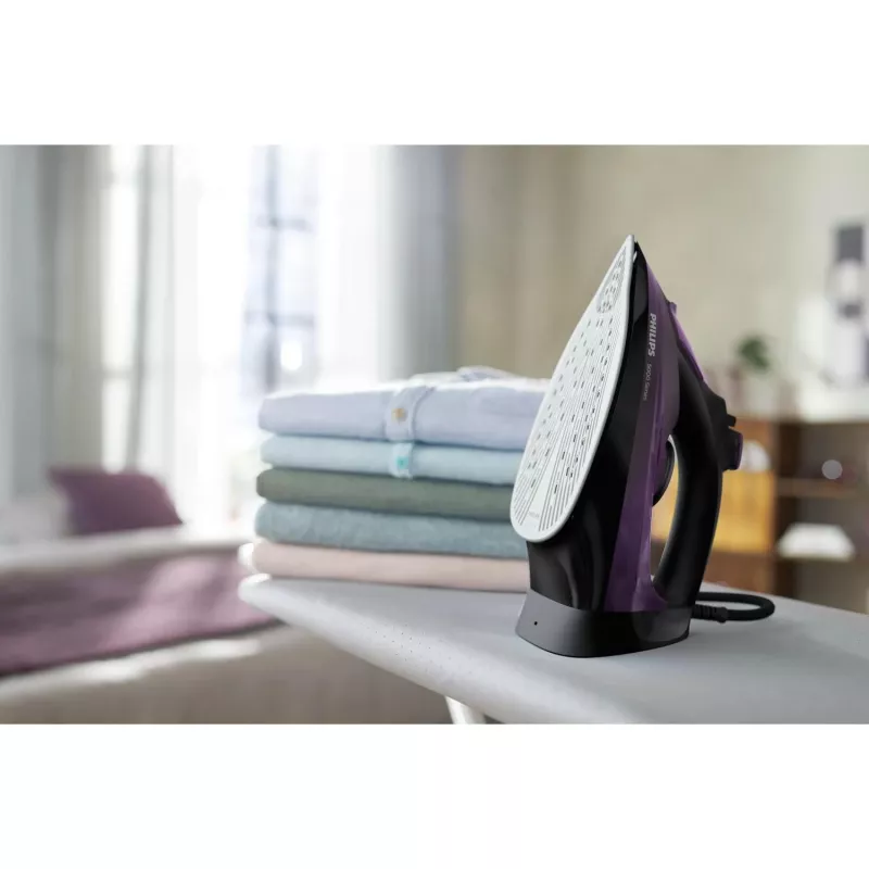 Dampfbügeleisen Philips DST5030/80 — 2400 W, SteamGlide Plus-Bügelsohle, 0,32 l Wassertank, 2 m Kabel