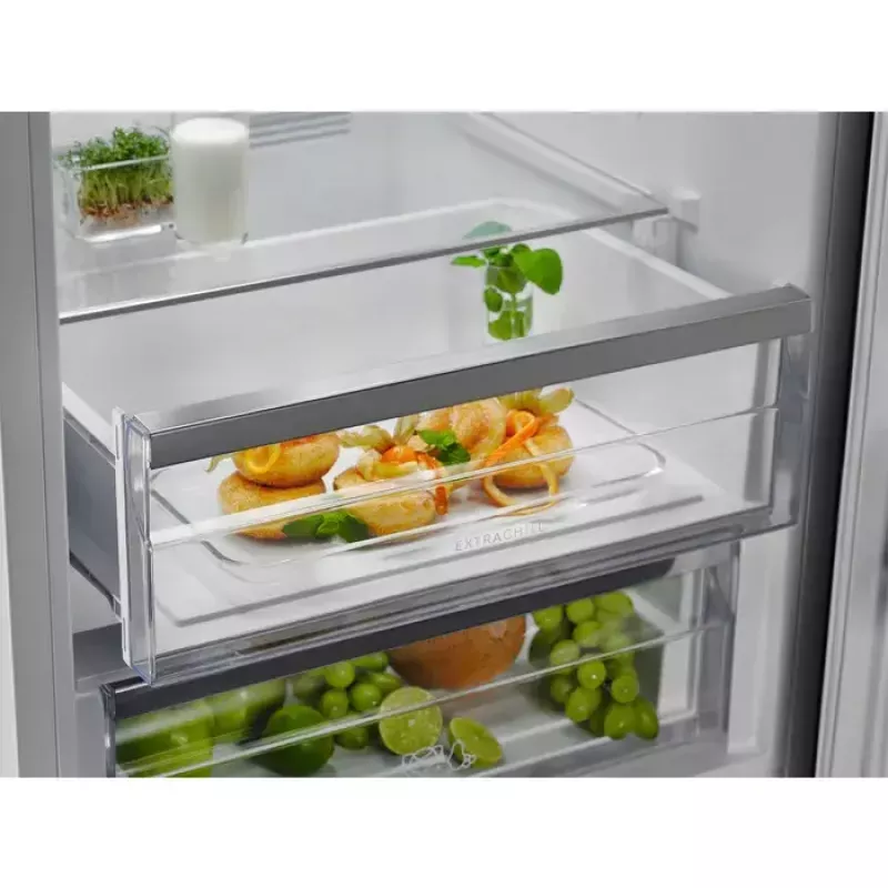 Electrolux LNT7ME36K2 Kühl-Gefrierkombination, 367 l (Kühlschrank 266 l, Gefrierfach 101 l), Gefrierfach unten, No Frost, Energieklasse E, schwarz