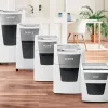 Aktenvernichter LEITZ IQ Autofeed Small Office50 P4 — Mikroschnitt 4x28 mm, 50-Blatt-Autofeed, 22 cm Einzug, 20 L Auffangbehälter