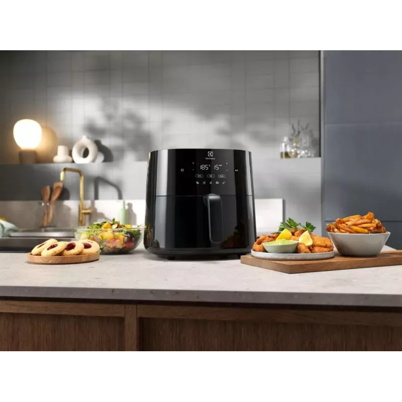 Heißluftfritteuse Electrolux EAF7B – 6,8 L, 1800 W, Touch-Bedienung, 8 Programme, max. 200 °C, schwarz