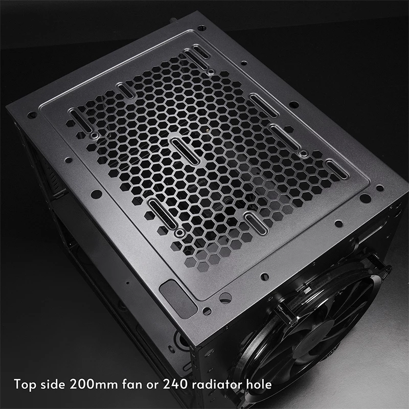 Computergehäuse CHIEFTEC CI-03B-OP Cube Schwarz — Cube-Formfaktor, unterstützt Micro ATX/Mini-ITX, 2x 3,5 Zoll + 2x 2,5 Zoll, 1x 200-mm-Frontlüfter