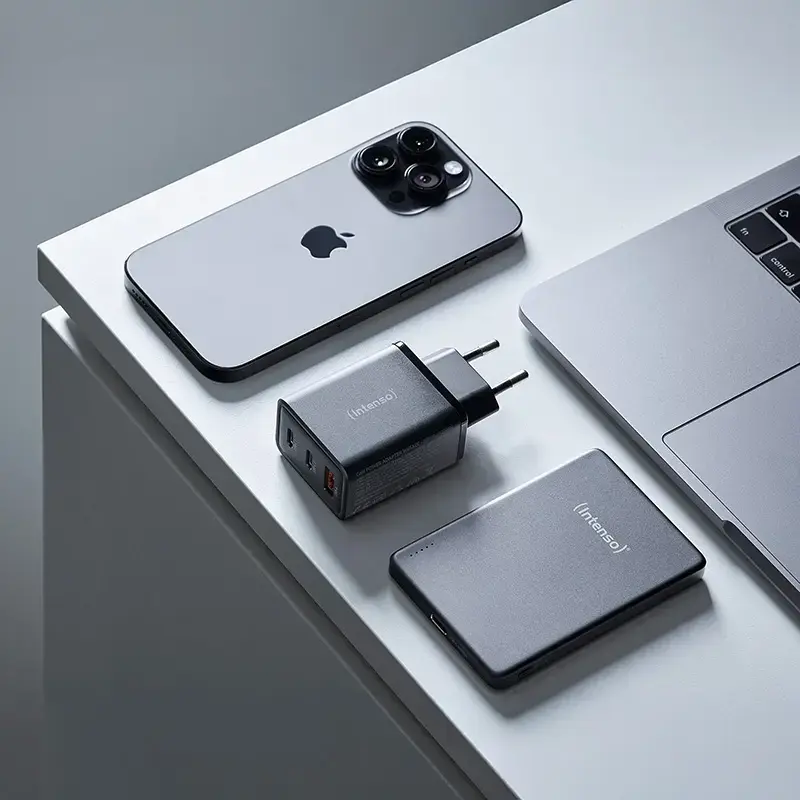 Netzteil Intenso W65ACC USB-A- und USB-C-Anschlüsse schwarz