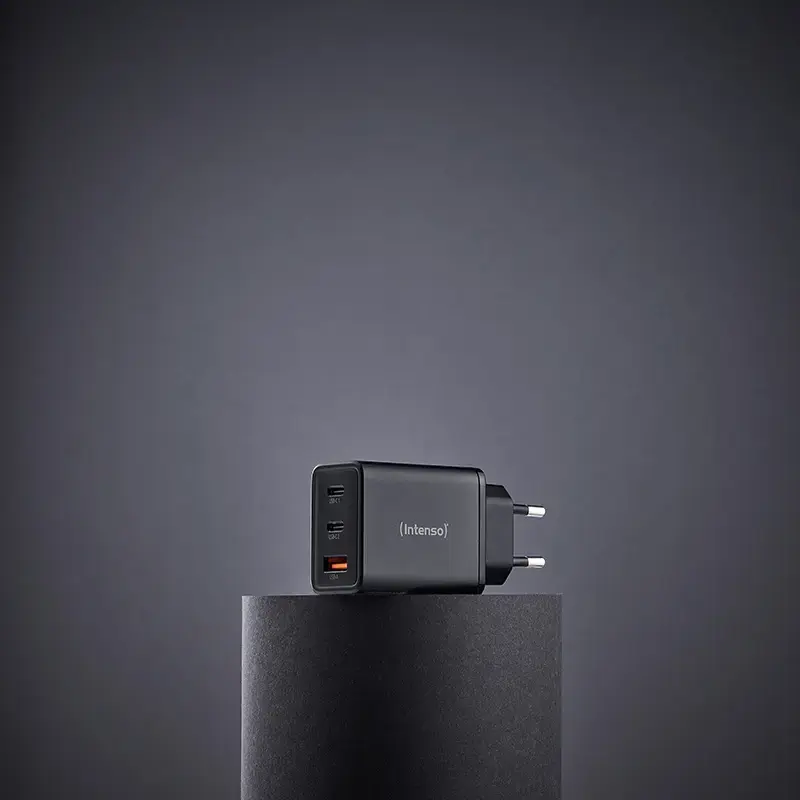 Netzteil Intenso W65ACC USB-A- und USB-C-Anschlüsse schwarz