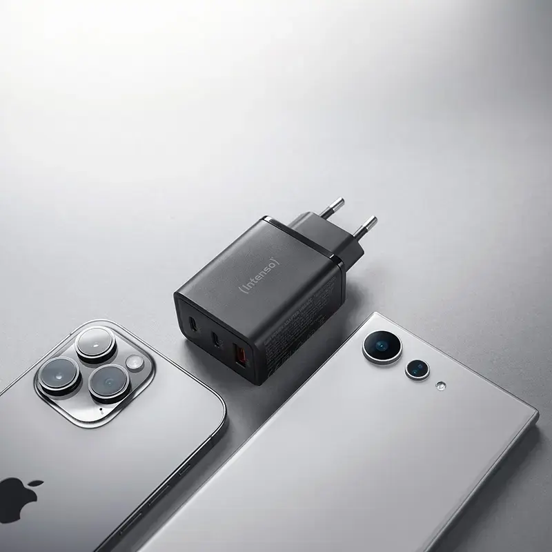 Netzteil Intenso W65ACC USB-A- und USB-C-Anschlüsse schwarz