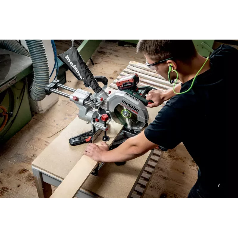 Säge Metabo KGS 18 LTX BL 254