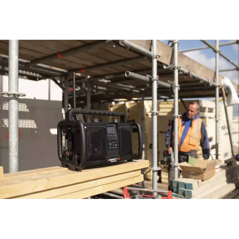 Tragbares Radio Perfectpro ROCKBULL DAB+ FM 50W 20h Akku