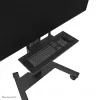 Tastaturablagen-Kit Neomounts AV40-500BL für 43–110 Zoll Bildschirme, VESA bis 600x400, max. Last 2,5 kg, 900×279×640 mm