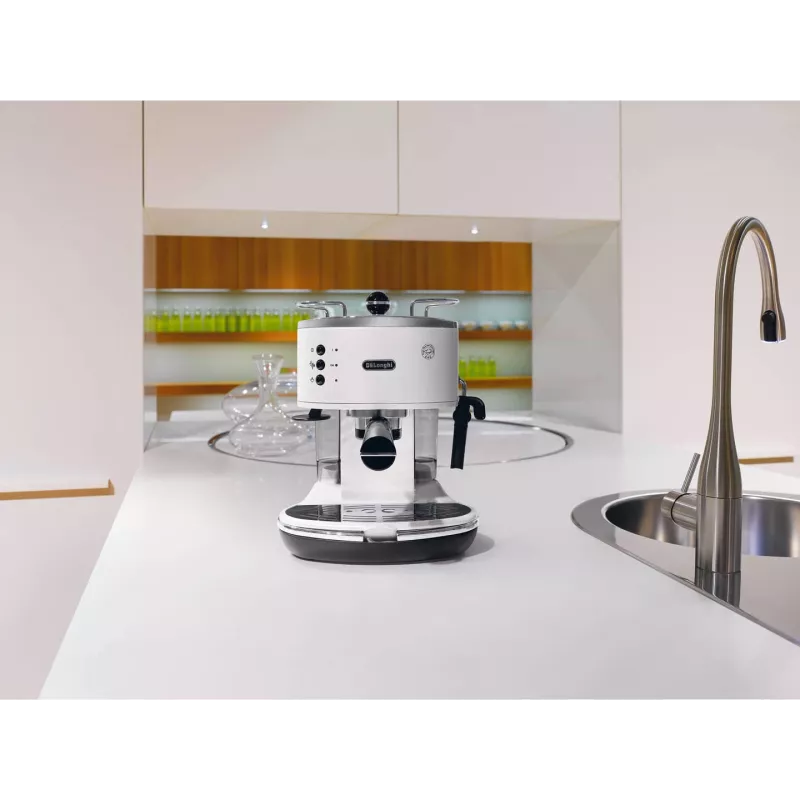 Espressomaschine De’Longhi ECO 311.W — manuell 15 bar, 1,4 L Wassertank, 2 Tassen, Warmhaltefunktion, Tischgerät