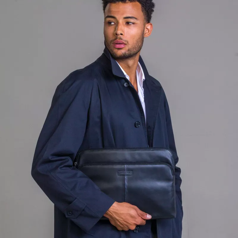 Sleeve case d bramante dbramante1928 Skagen Pro+ für MacBook Pro 14 Zoll / bis zu 14 Zoll – Schwarz, 35,6 cm, 1 Vordertasche