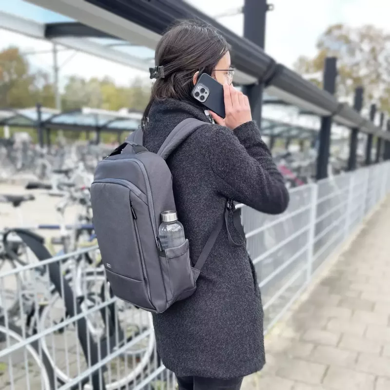 ACT Move Rucksack für Laptops bis 15,6 Zoll aus recycelten Plastikflaschen