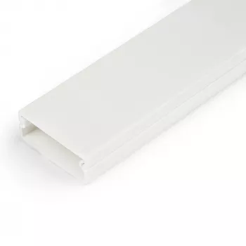 StarTech.com Solide Kabelkanal mit Klebeband & Abdeckung, 32 mm B x 11 mm H – 1 m Länge, PVC Netz-/Stromkabelversteck/Wandkabelkanal, Max. 12 Kabel, UL-gelistet