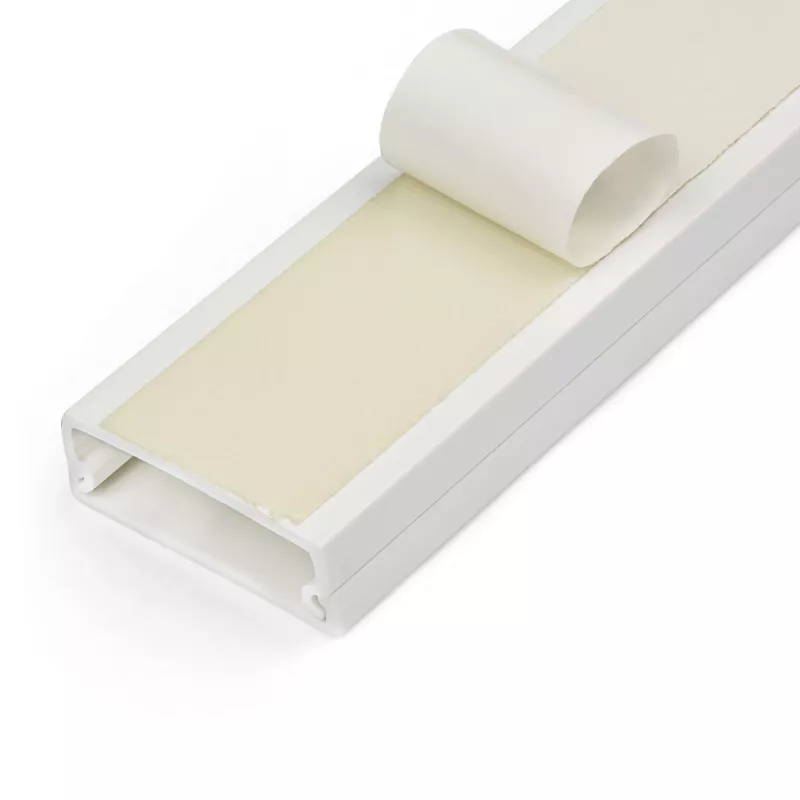 StarTech.com Solide Kabelkanal mit Klebeband & Abdeckung, 32 mm B x 11 mm H – 1 m Länge, PVC Netz-/Stromkabelversteck/Wandkabelkanal, Max. 12 Kabel, UL-gelistet