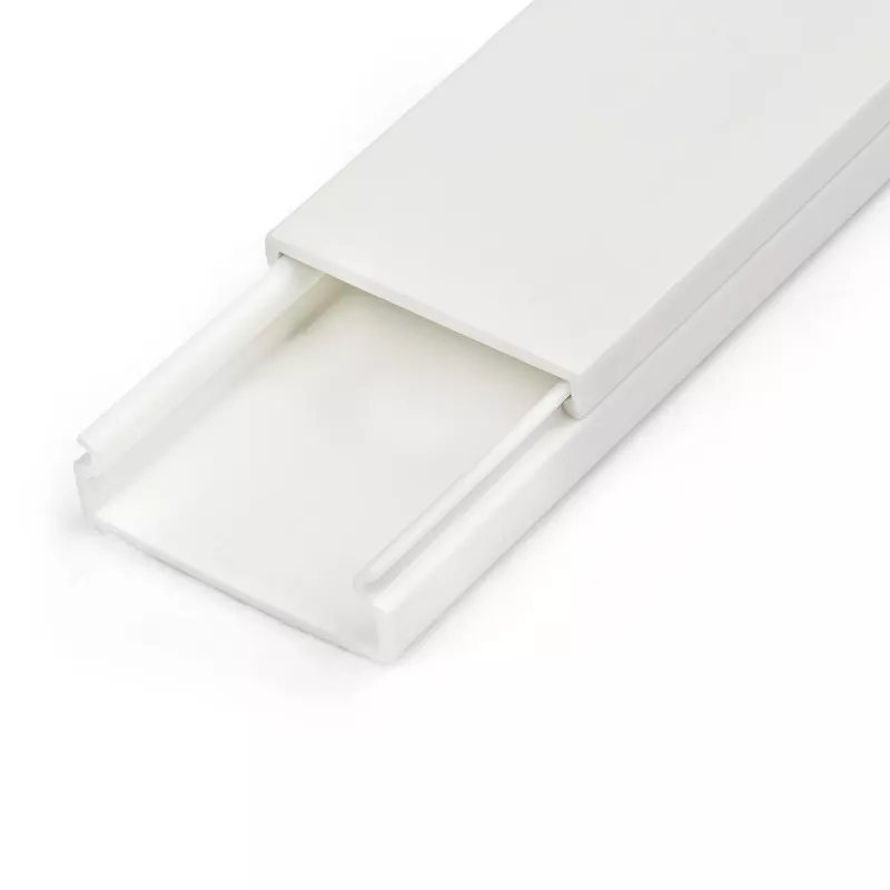 StarTech.com Solide Kabelkanal mit Klebeband & Abdeckung, 32 mm B x 11 mm H – 1 m Länge, PVC Netz-/Stromkabelversteck/Wandkabelkanal, Max. 12 Kabel, UL-gelistet